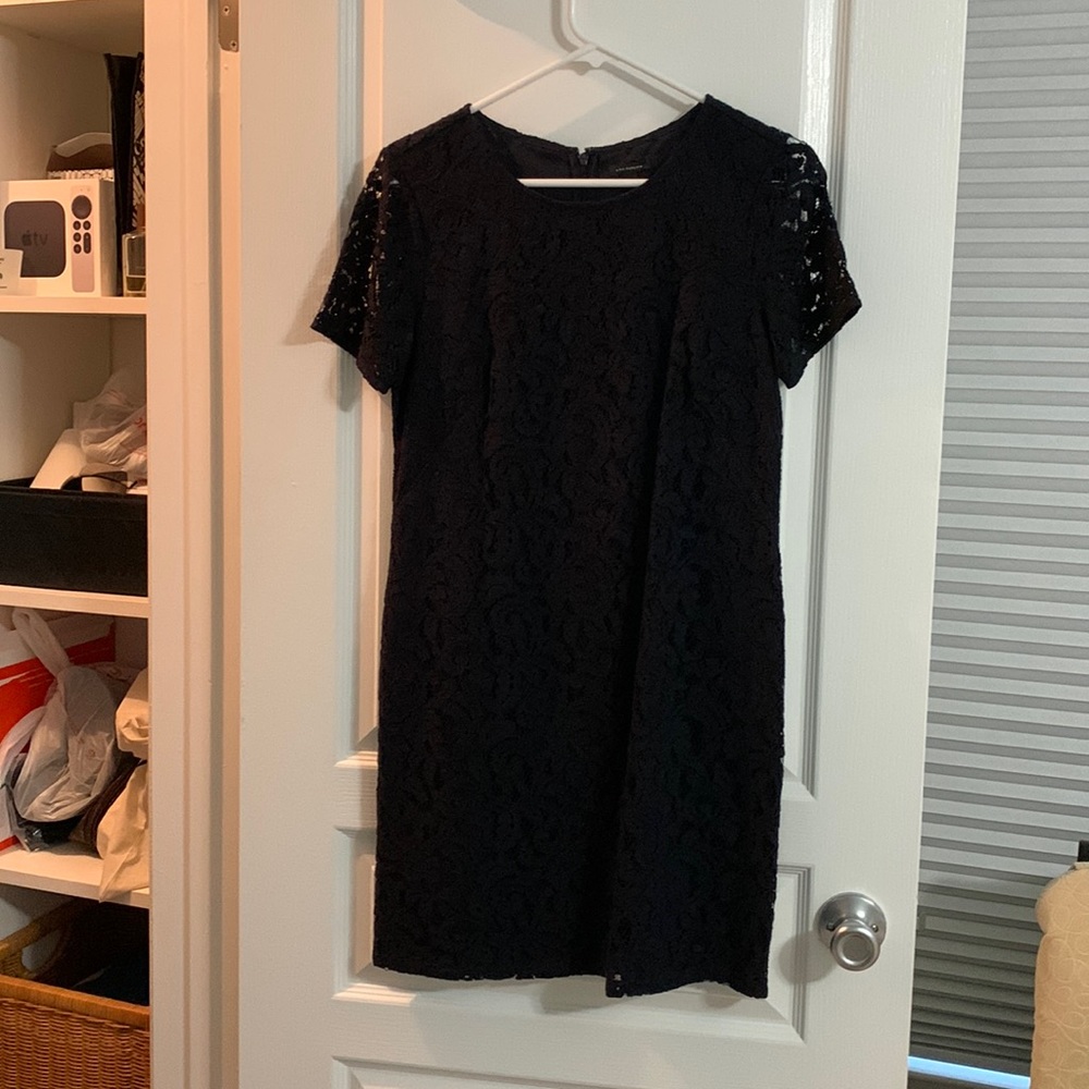 Navy lace dress. Size 2. With tags.
